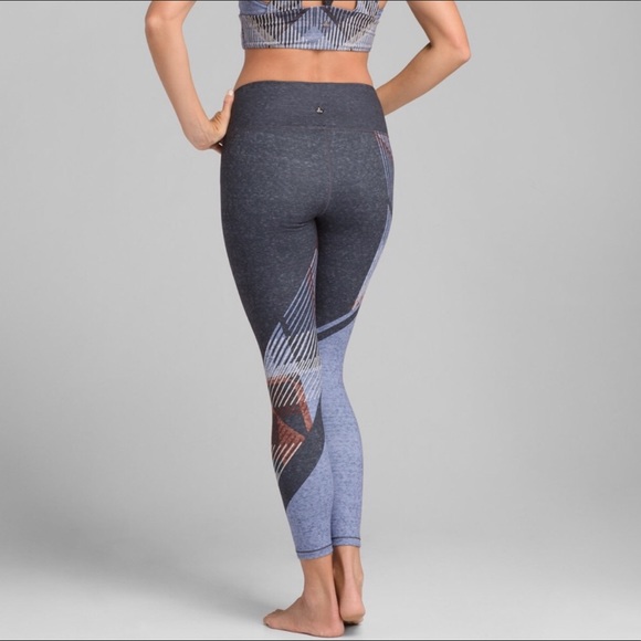 PRANA 7/8 Pillar Printed Yoga Leggings Size M Gray Blue Geometric Print LIKE NEW - Picture 2 of 9